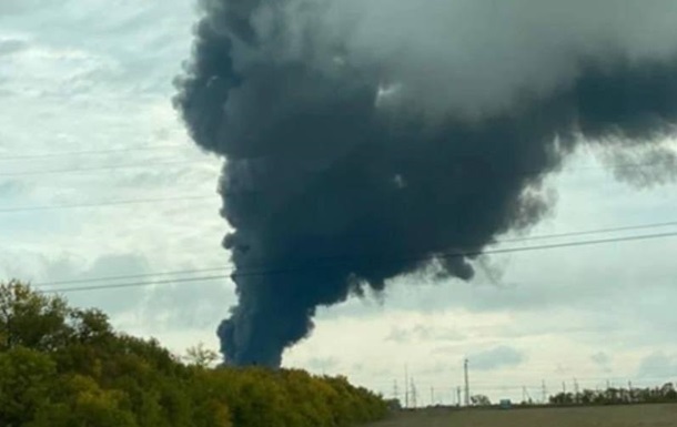 В РФ возник пожар на территории завода - соцсети