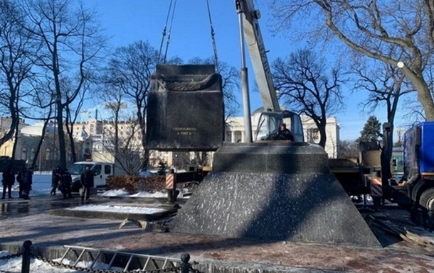 Росія звинувачує 173 іноземців у  знищенні пам ятників визволителям 