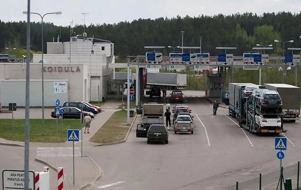 Естонія слідом за Литвою та Латвією заборонила в їзд російським авто