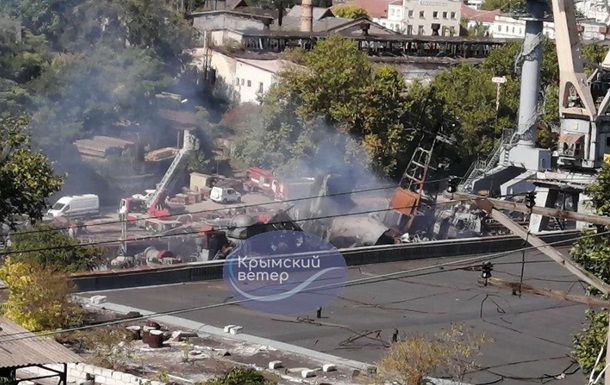 Появились фото поврежденного корабля в Севастополе