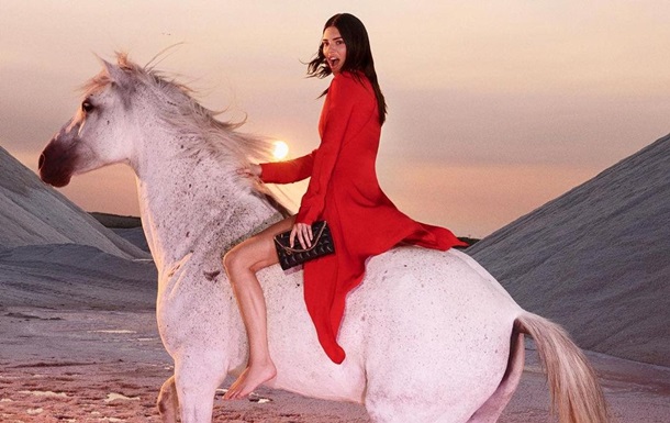 Kendall Jenner is riding a horse