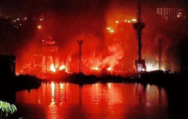 Корабль РФ в Севастополе полностью уничтожен - Oryx