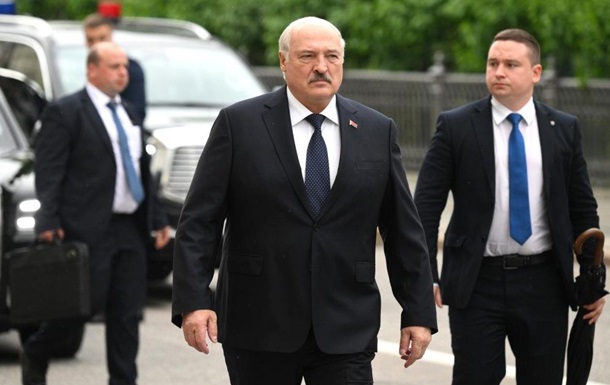 Лукашенко полетів до Росії на зустріч з Путіним