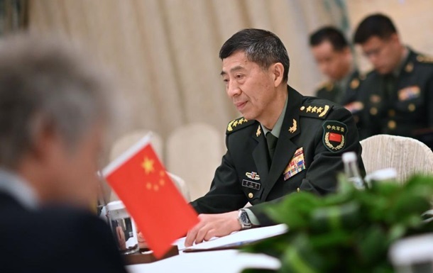 Зниклого міністра оборони Китаю усунули з посади - ЗМІ
