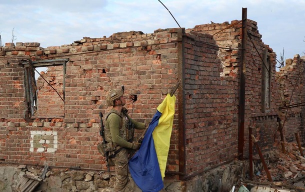 ВСУ подняли флаг Украины над освобожденной Андреевкой