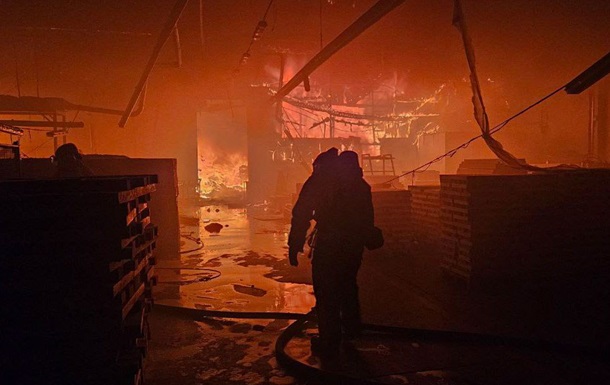 Спасатели показали последствия атаки на Львов