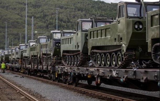 Норвегия предоставит Украине 50 гусеничных грузовиков