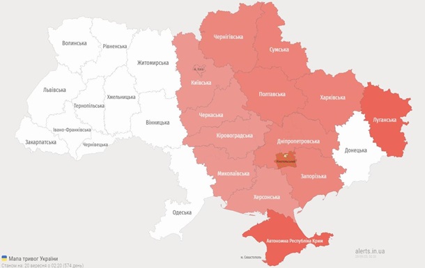 Повітряна тривога охопила половину України