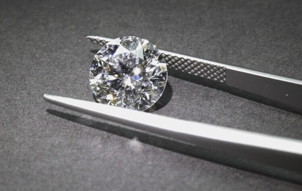 Индия приостанавливает импорт российских алмазов