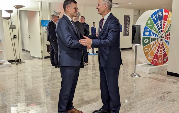 Кулеба зустрівся з генсеком НАТО