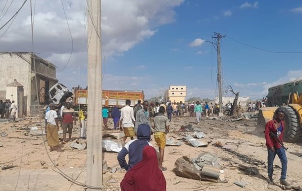 Truck bomb explodes in Somalia: dozens of victims