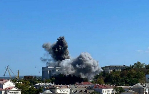 Соцмережі: У Севастополі і Джанкої лунали вибухи