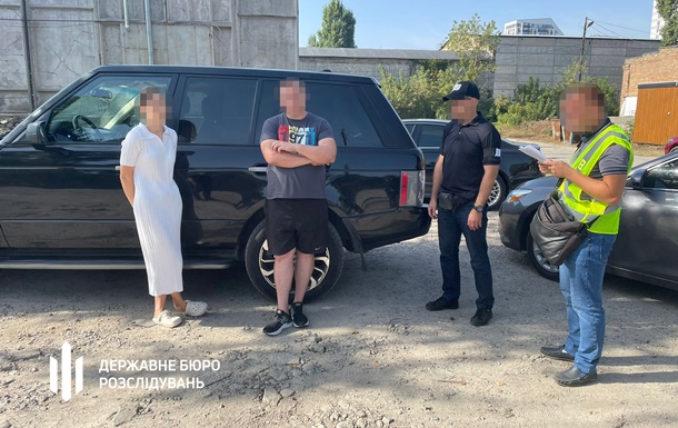 Разоблачены киевляне-супруги, которые продавали полученные для ВСУ автомобили
