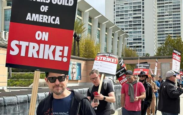 Голлівудські сценаристи закінчили 148 - денний страйк