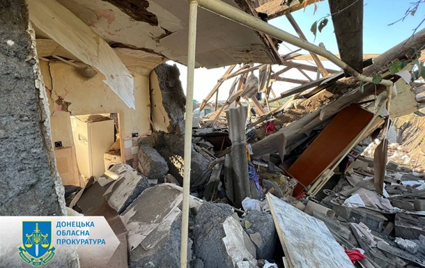 В Донецкой области из-под завалов дома спасли семью