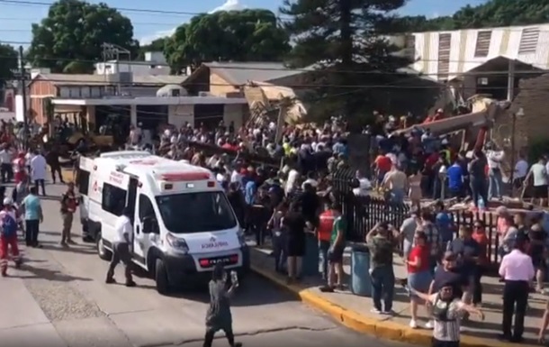 In Mexico, the roof of a church collapsed on people during mass.