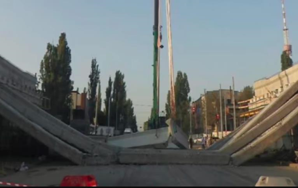 У Києві відкрили справу через обвал мосту