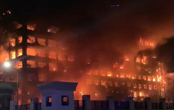 У Єгипті загорівся поліцейський комплекс: багато постраждалих