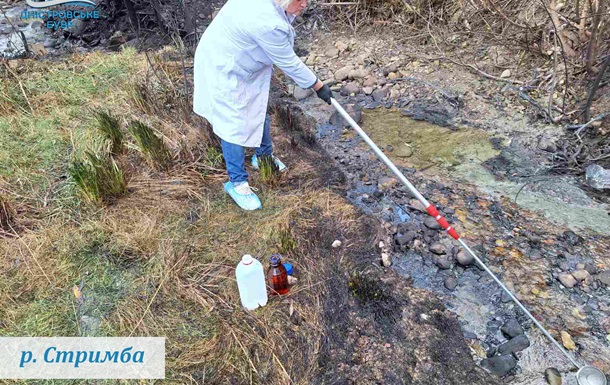 Аварія на нафтопроводі: річку на Прикарпатті рекордно забруднено