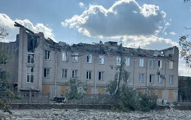 РФ вдарила по лікарні у Бериславі, є поранені