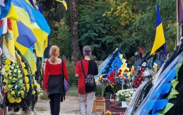 В Киеве полиция нашла подростков, которые обворовывали могилы военных