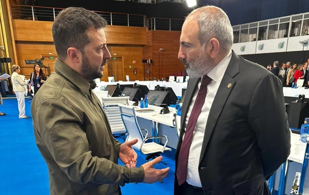 Зеленский впервые встретился с премьером Армении