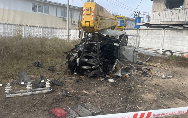 На Київщині автомобіль підірвався на протитанковій міні, троє постраждалих