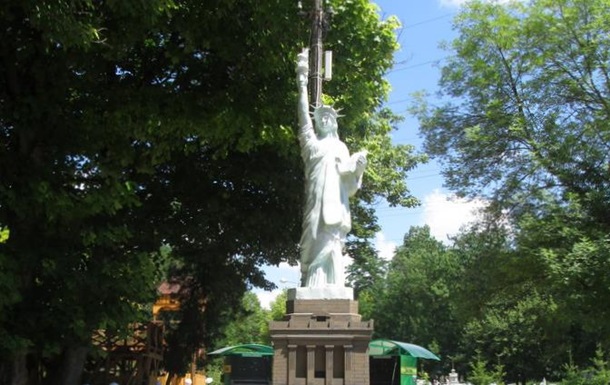  Пока США не одумаются : в Крыму демонтировали копию статуи Свободы