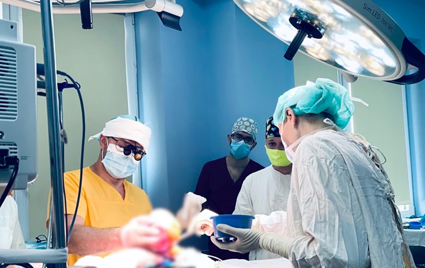 Львівські лікарі видалили у немовляти кілограмову пухлину