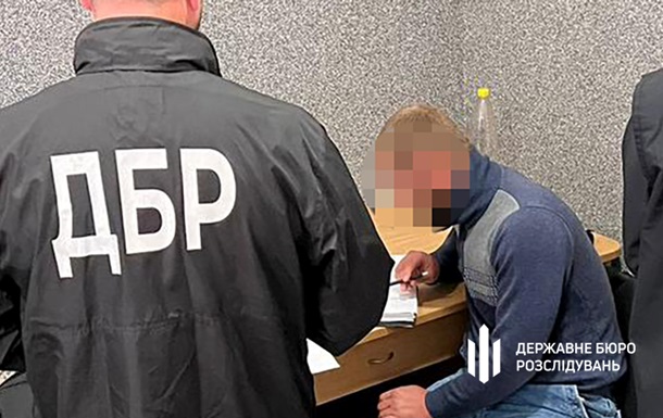 Чернівецького правоохоронця викрили на переправленні ухилянтів за кордон