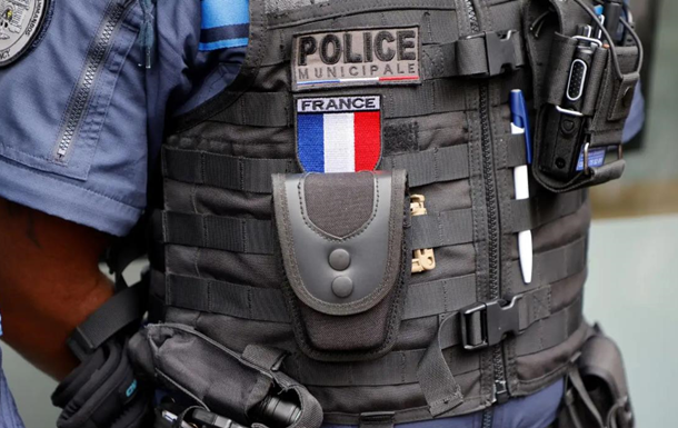 Власти Франции объявили режим  чрезвычайной угрозы  после убийства учителя