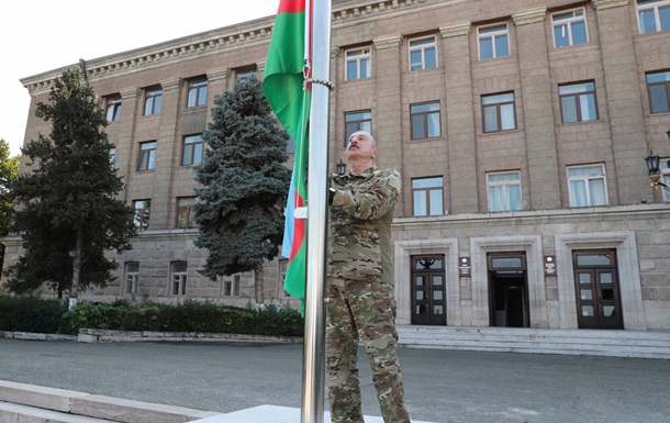 Алиев поднял флаг Азербайджана в столице Нагорного Карабаха