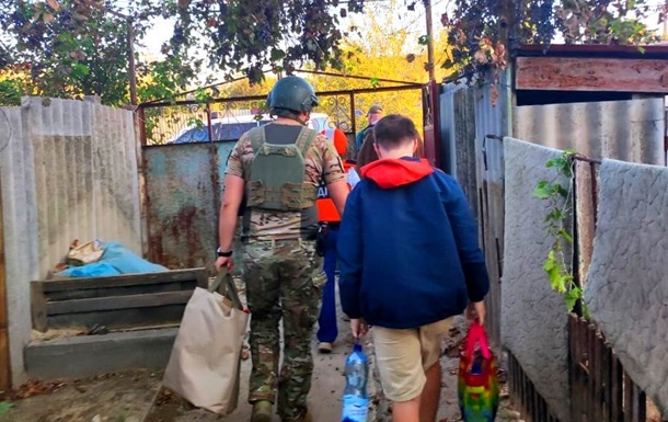 З прифронтових населених пунктів Донеччини евакуйовано всіх дітей - МВС