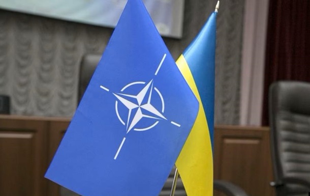 Опрос: Украинцы считают главным приоритетом - вступление в НАТО