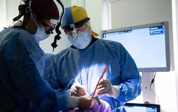 Пластические хирурги из США оперировали в Киеве военных со сложными травмами