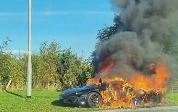 Суперкар за $230 000 згорів під час тест-драйву
