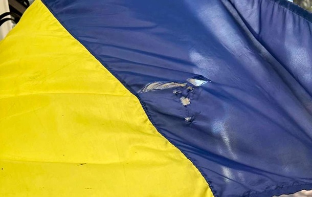 У центрі Одеси юнак порвав прапор України