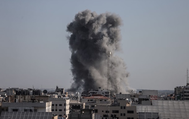 Израиль атаковал более 300 целей боевиков в Газе