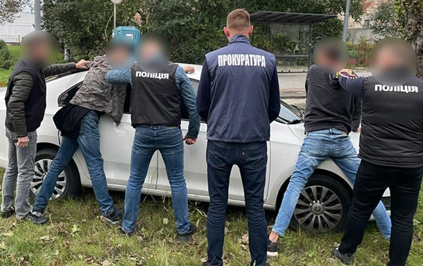 У Львові затримали ділків, які забезпечували наркотиками в’язнів