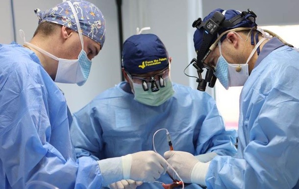 Західні медики провели десятки операцій з реконструкції обличчя військовим