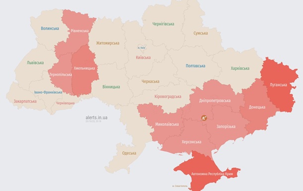 На заході та сході України триває повітряна тривога 