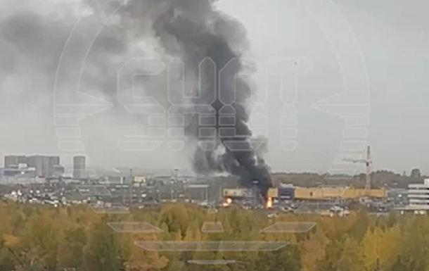 В Ленинградской области РФ вспыхнул масштабный пожар