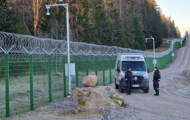Фінляндія завершила будівництво тестового паркану на кордоні з РФ