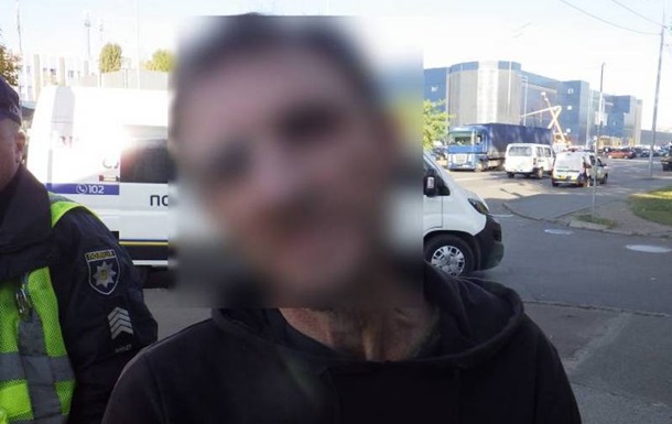 У Києві затримали чоловіка з бойовою гранатою в сумці
