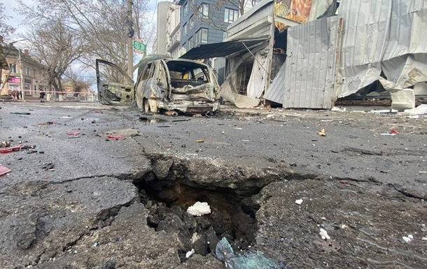 Армія РФ обстріляла Херсон: пошкоджено будинки
