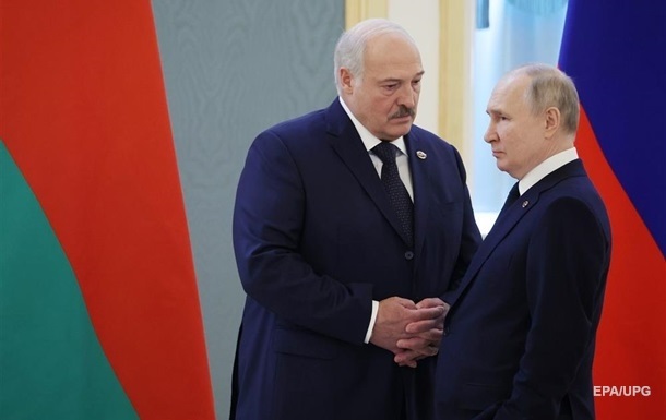 Лукашенко виставляє Путіну рахунок за затримку із запуском АЕС