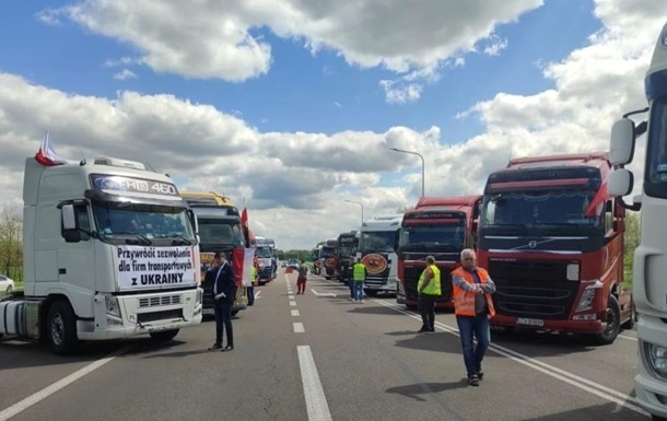 Польські перевізники перенесли дату блокади кордону з Україною - ЗМІ