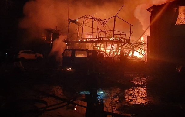 Появились фото пожара в результате удара по Харькову