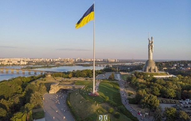 У Києві приспустять головний прапор України