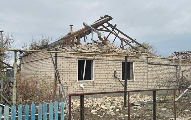 РФ ударила ракетой по поселку в Запорожье